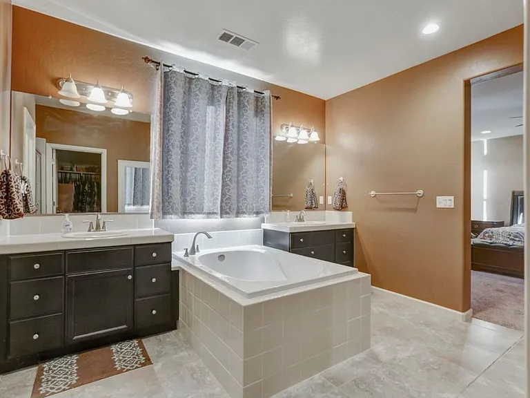 2525 W Connelly Ave — Photo 10