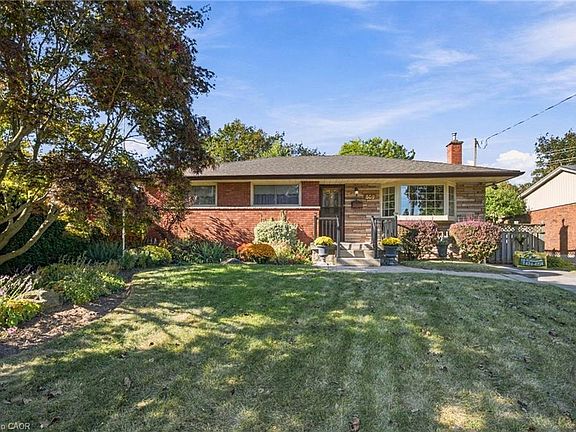 3rd image of 509 Walnut Cres