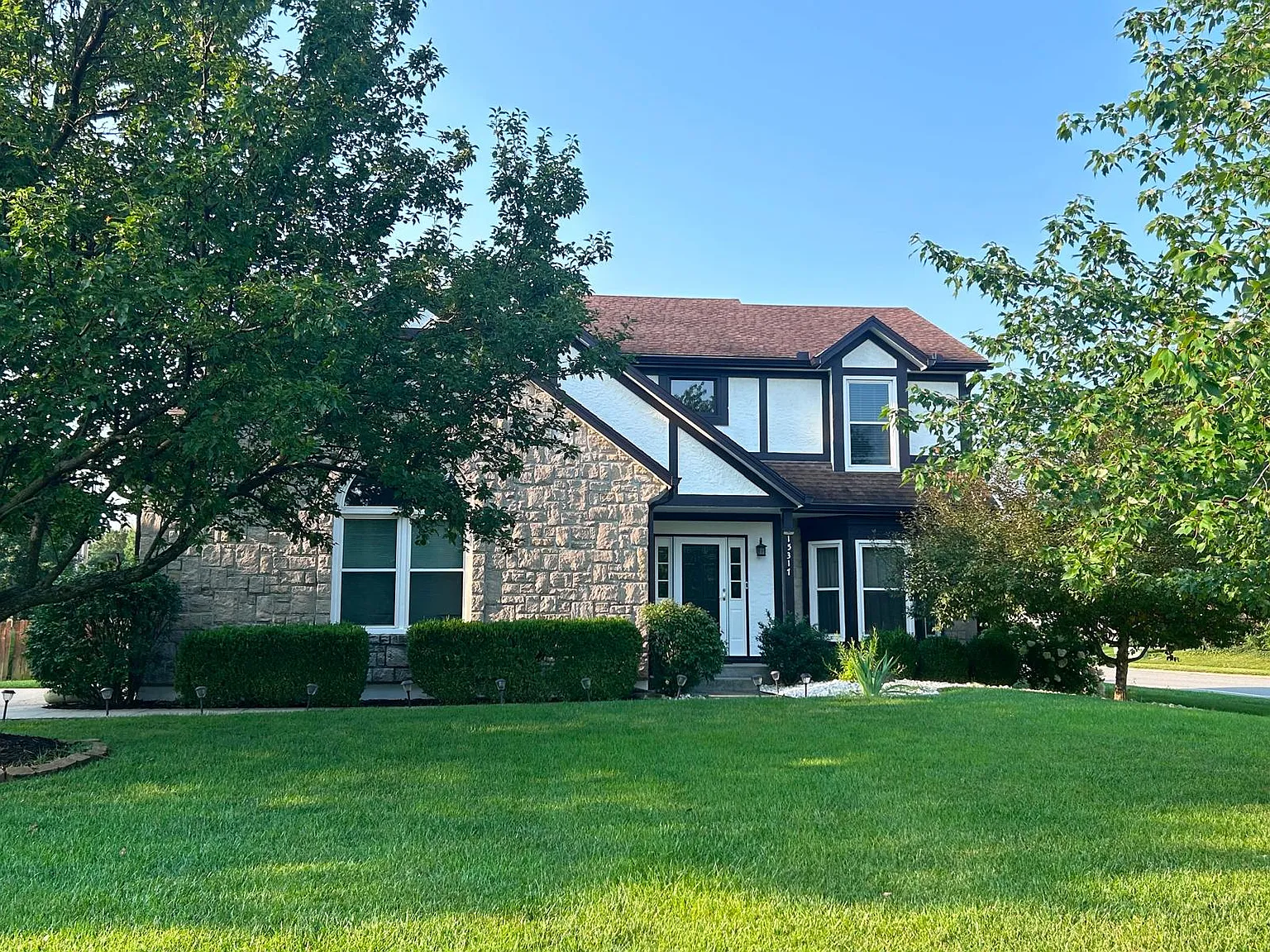 4 bed, 3691 sqft, $3,190 — Photo 1