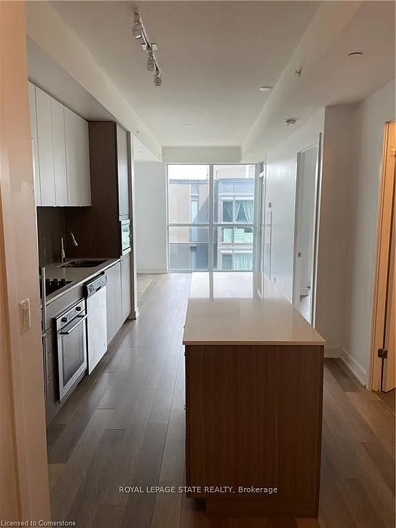 Building Photo - 5220 Dundas St #D412