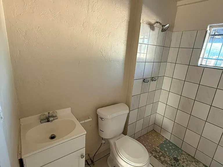 365 W 33rd St #A — Photo 18