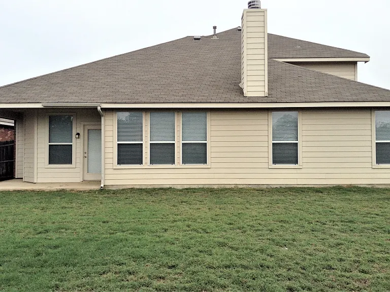 554 Kerry St — Photo 13