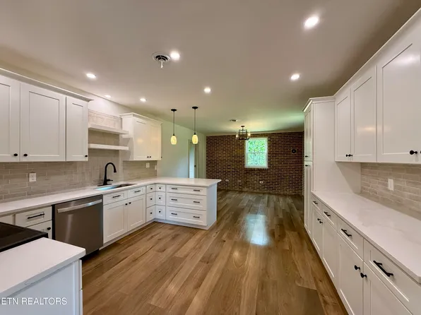10275 Beals Chapel Rd, Lenoir City, TN 37772