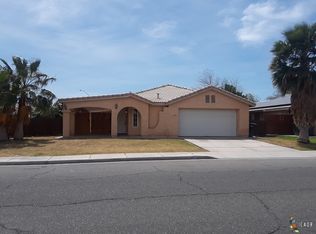 1304 Meadow Dr, Calexico, CA 92231
