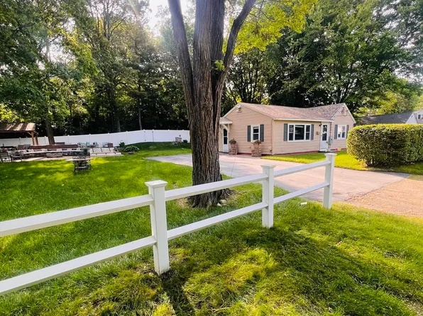 44 Amesbury St, Worcester, MA 01605