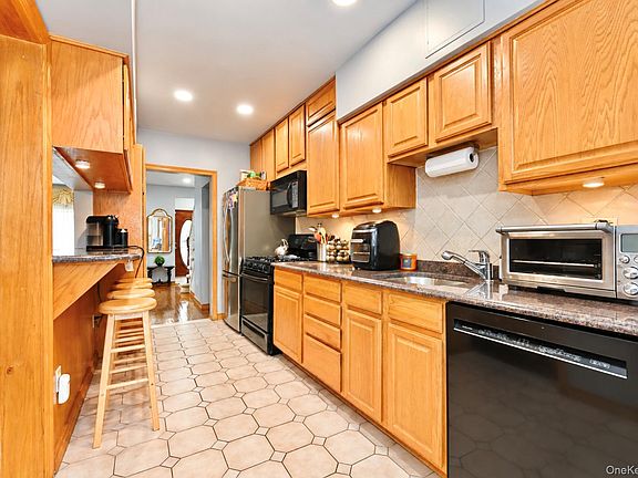 4th image of 53-31 210th Street