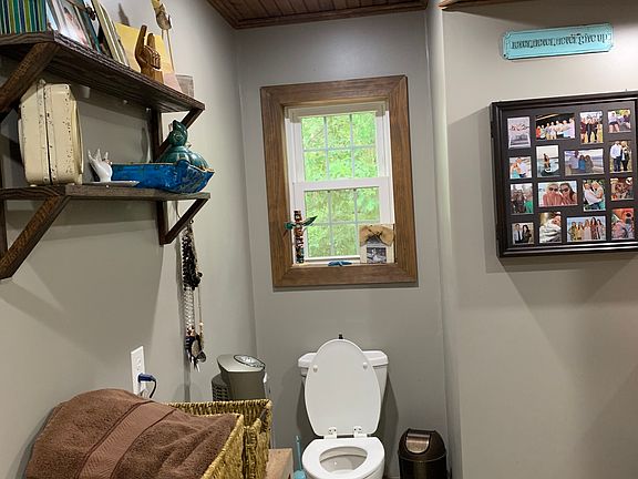4th image of 410 Mountain View Ct