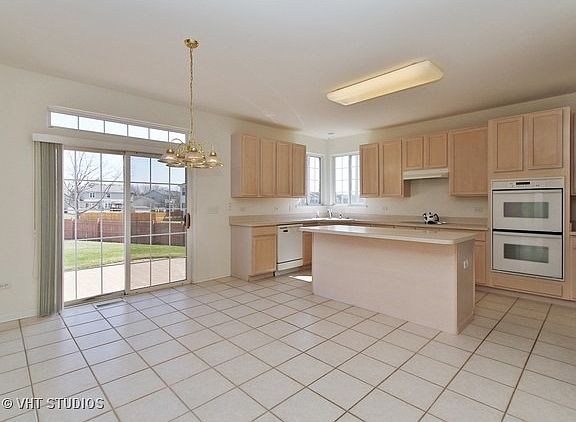 5th image of 773 Williamstown Dr