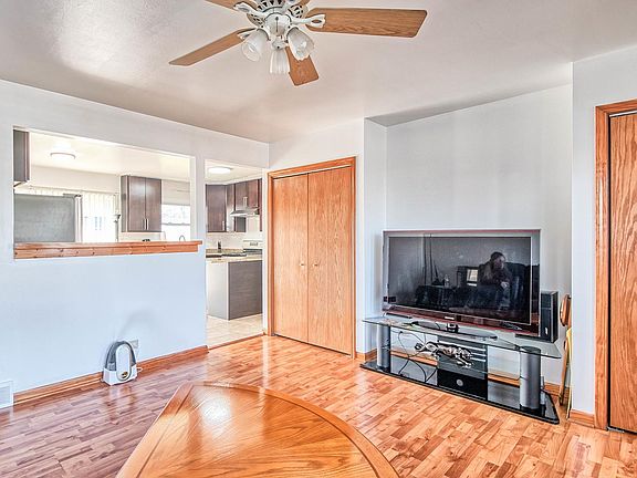 3rd image of 520 Lillian Ln