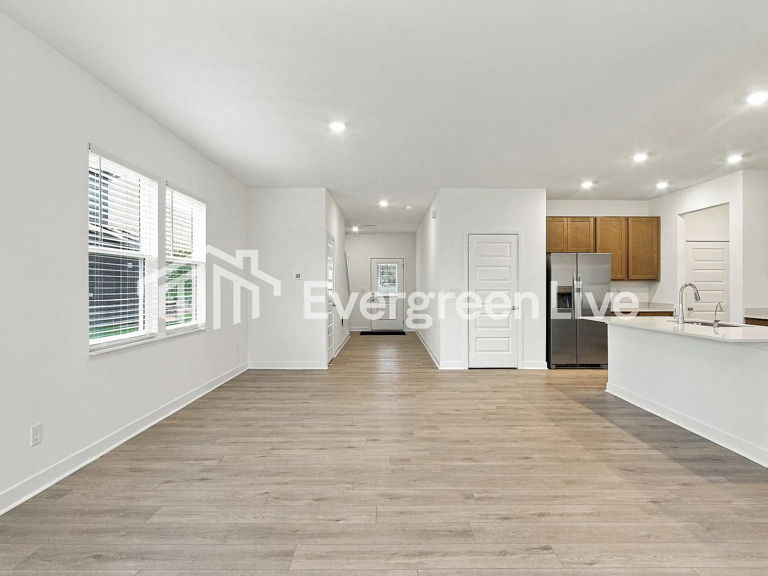 5 bed, 3.0 bath, 2460 sqft, $2,240 — Photo 4