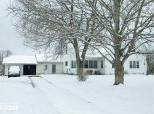 12501 Irish Ridge Rd, Burlington, IA 52601