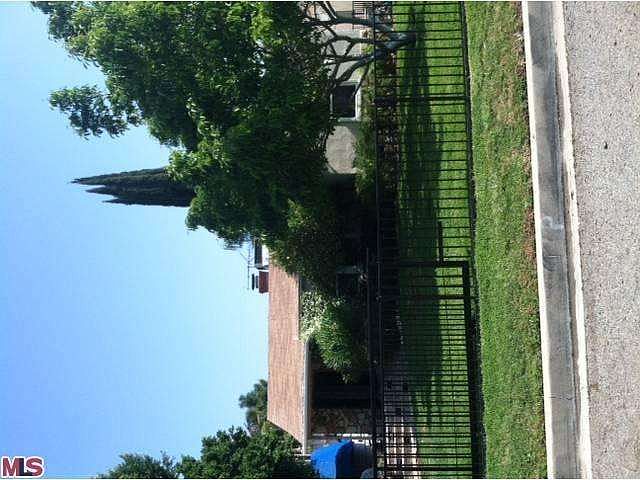 1st image of 17239 Kittridge St