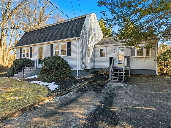 3rd image of 553 Union St