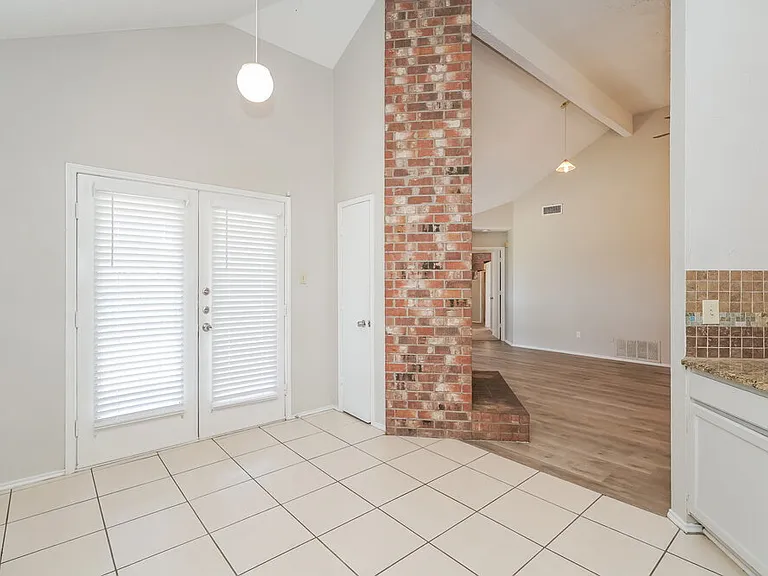 6423 Woodstream Trl — Photo 7
