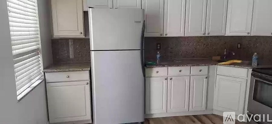 1st image of 5192 NE 6th Ave #202