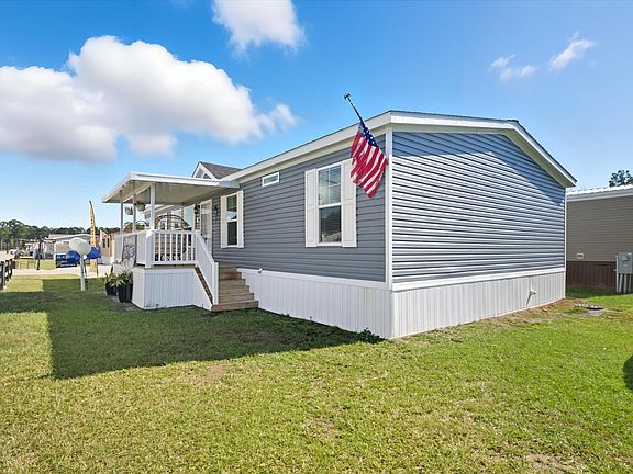 Exterior Image-1-Fleetwood 40 Iris Winds
