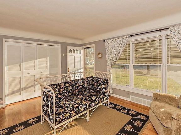 5th image of 29455 Leslie Ct