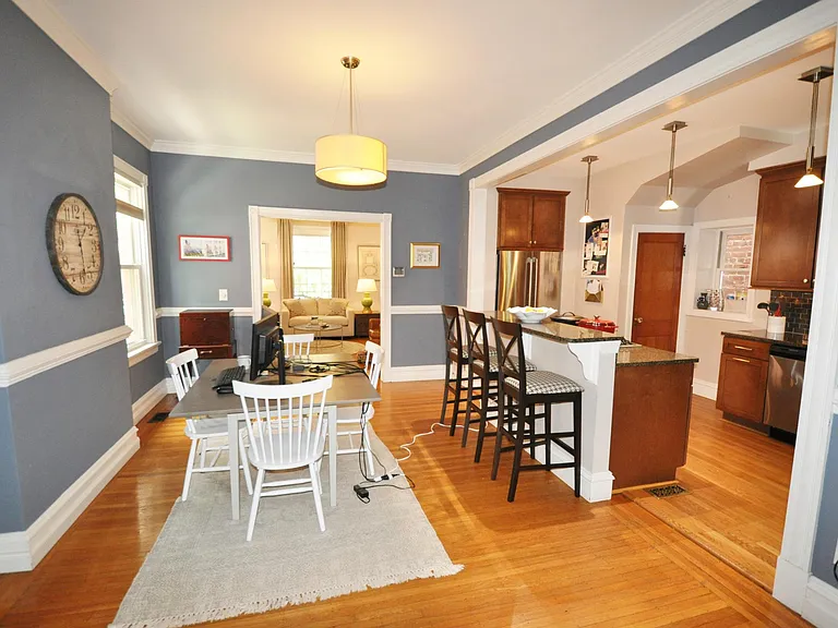 516 N Sheppard St — Photo 5