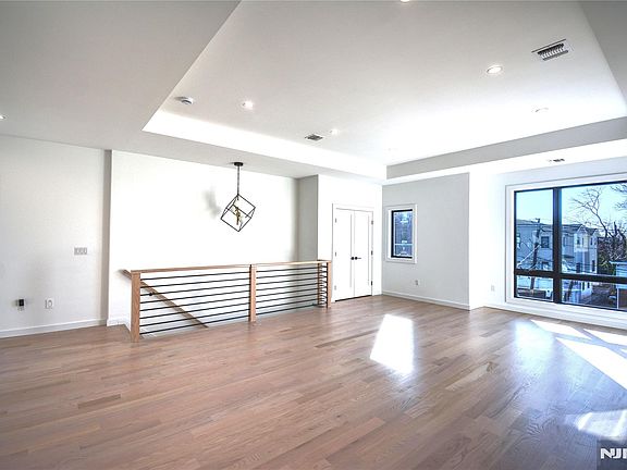 3rd image of 35 Henry Ave #B