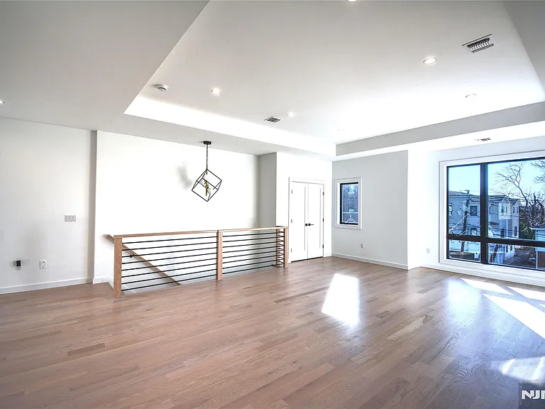 35 Henry Ave #B — Photo 3