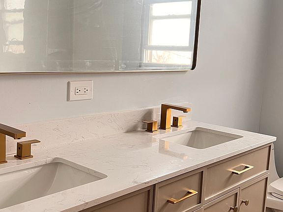 5th image of 142 Saint Pauls Ave #4
