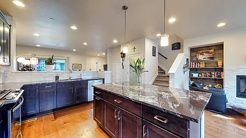 1061 Johnson Ln Photo 1