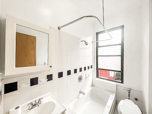 5th image of 515 W 170th St #56