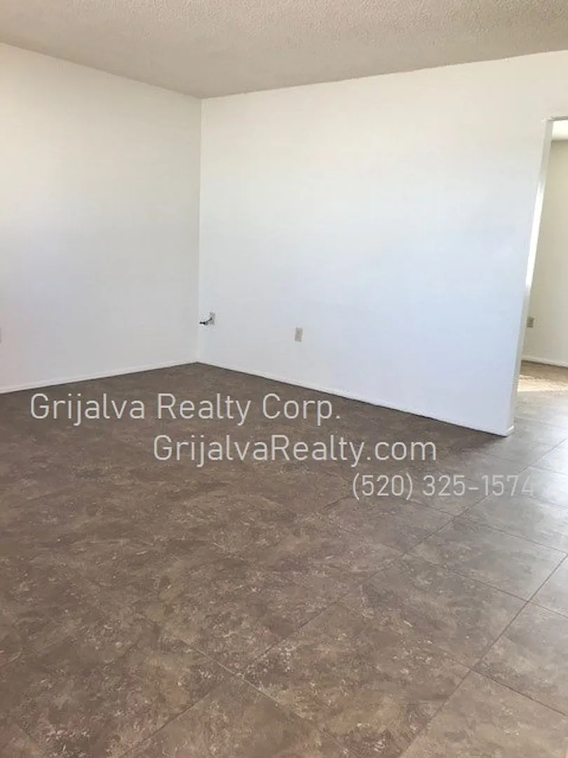 2709 N. Fair Oaks Maintenance — Photo 3