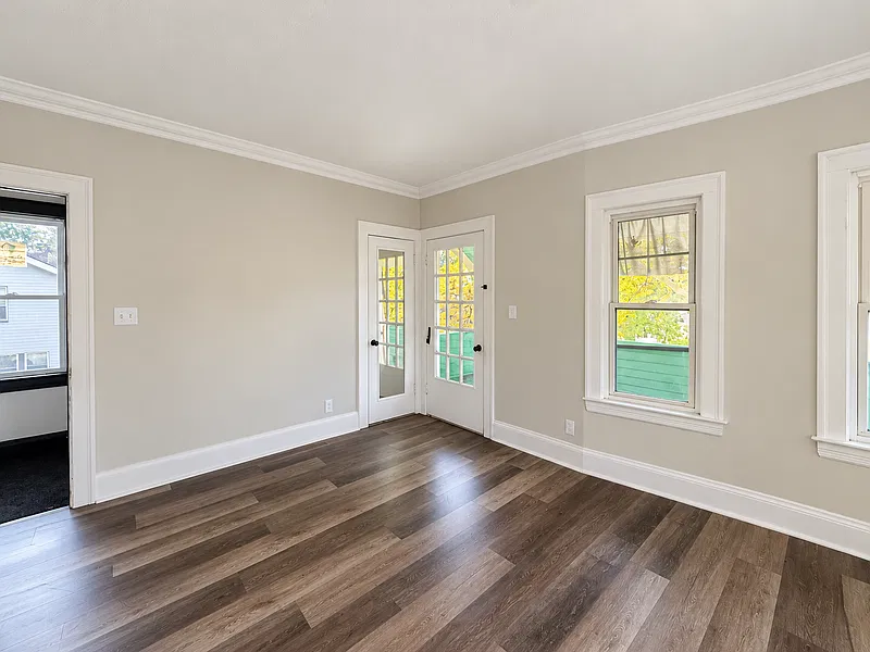 3 bed, 1.0 bath, 1000 sqft, $1,600 — Photo 4