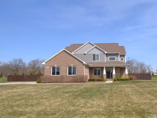 5910 Jada Dr, Highland, MI 48356