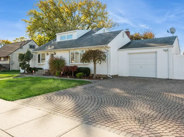 24 Crescent Street, Hicksville, NY 11801