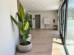 14419 Riverside Dr #301, Sherman Oaks, CA 91423