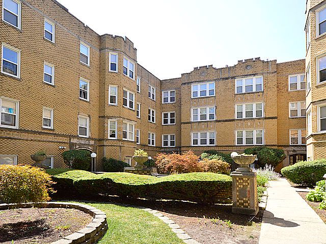 1st image of 6316 N Richmond St #B-2