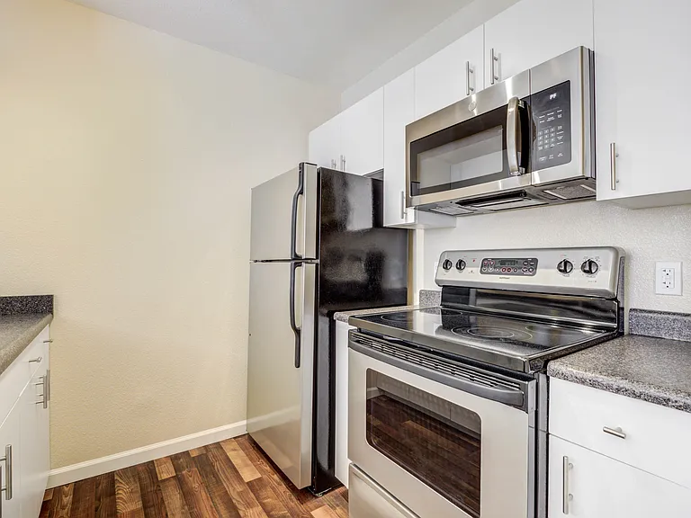 Rafael Town Center Apartments — Photo 8