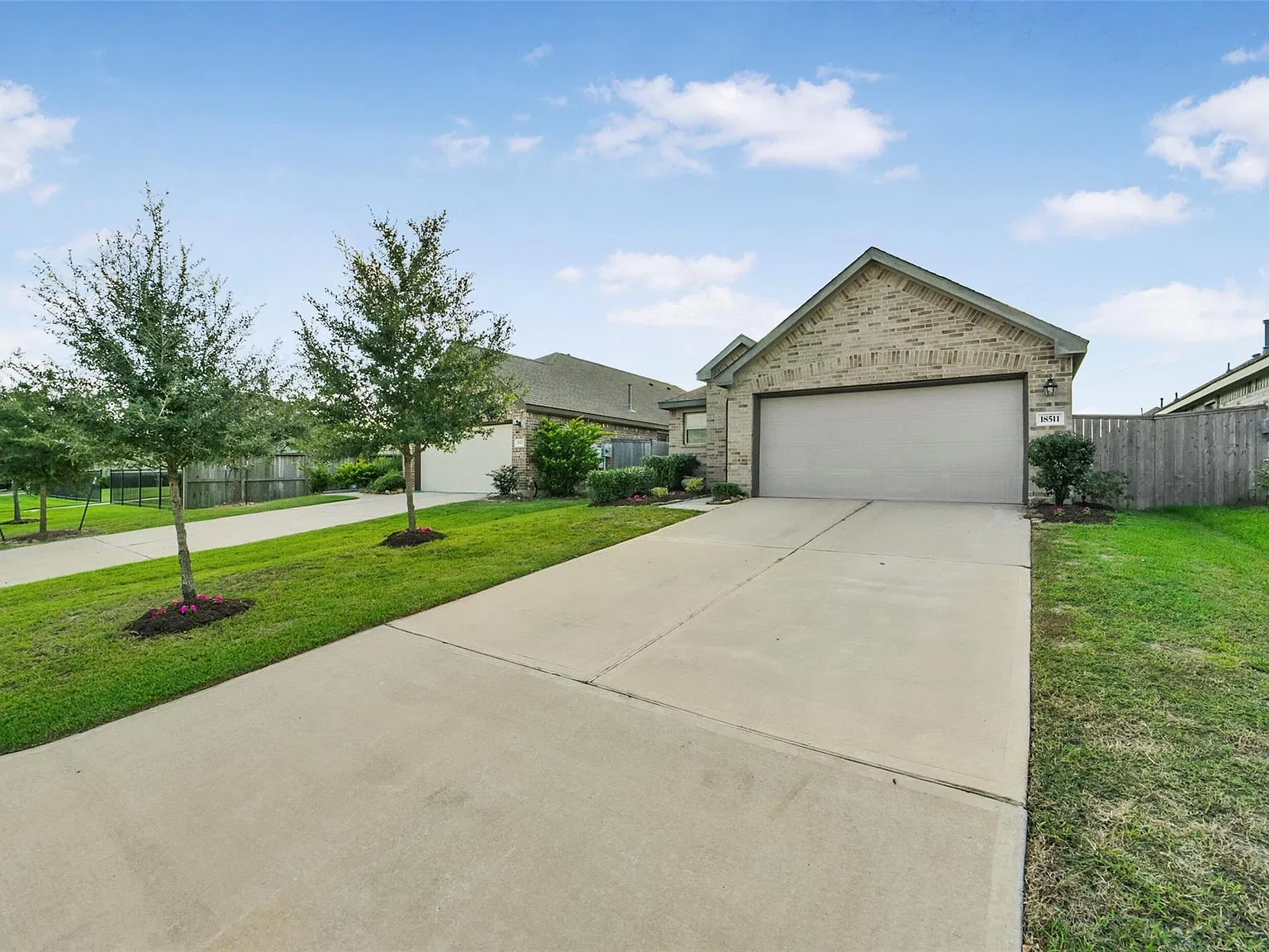 3 bed, 2.0 bath, 1704 sqft, $2,100 — Photo 3