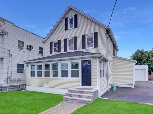 182 Eastern Parkway, Farmingdale, NY 11735