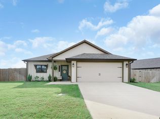 17011 Crossing Cir, Lindale, TX 75771