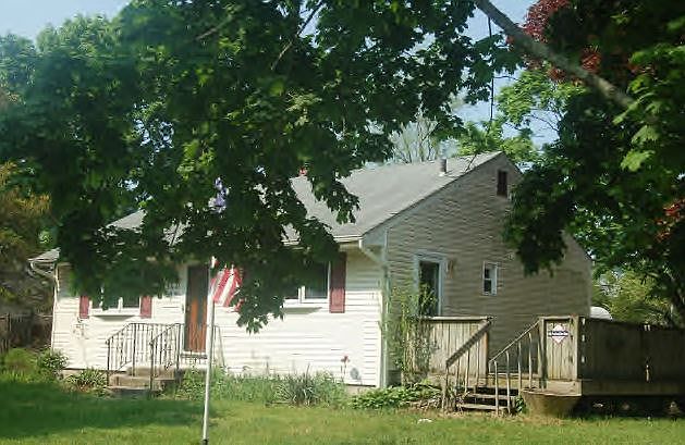 2nd image of 862 Bayview Ave
