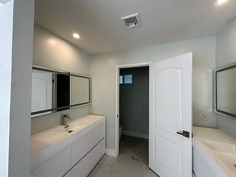 4929 Reseda Blvd — Photo 6