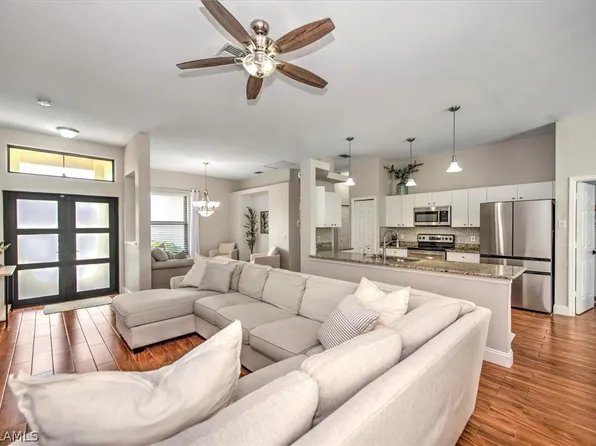 2926 Inlet Cove Ln E, Naples, FL 34120