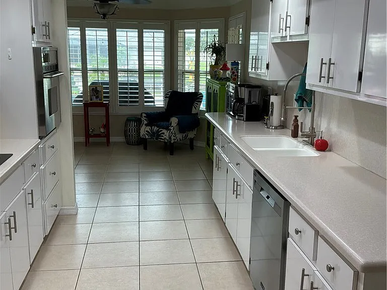 3404 SW 1st Pl — Photo 8