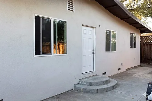 2227 Lincoln St Photo 1