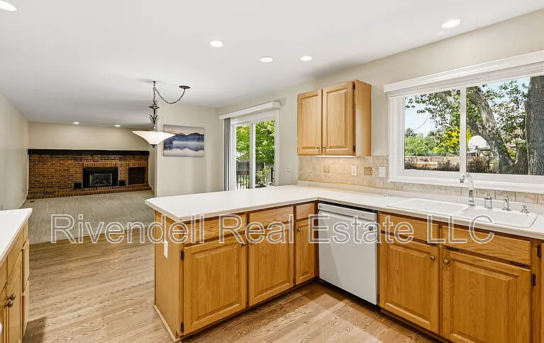 8007 S Datura St — Photo 7