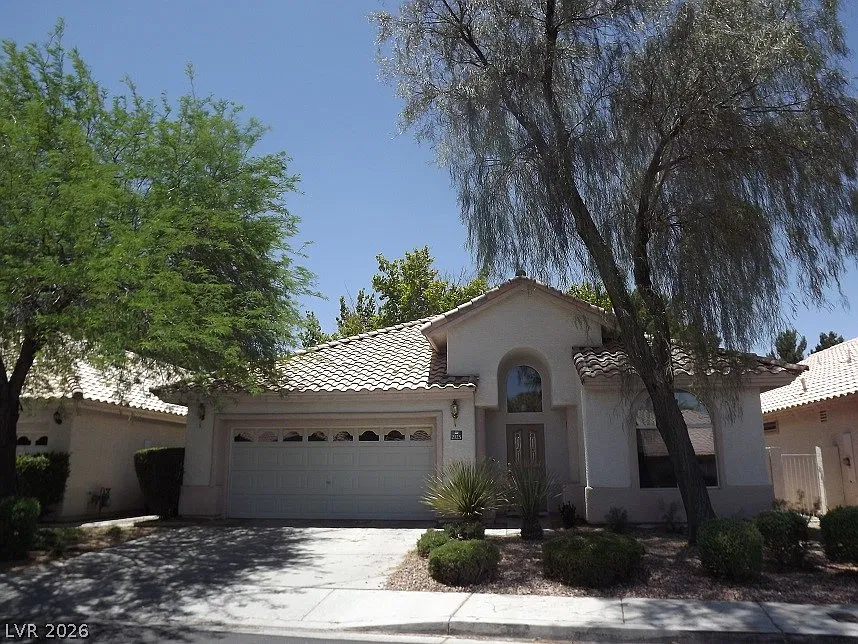 3 bed, 2.0 bath, 1692 sqft, $2,450 — Photo 2