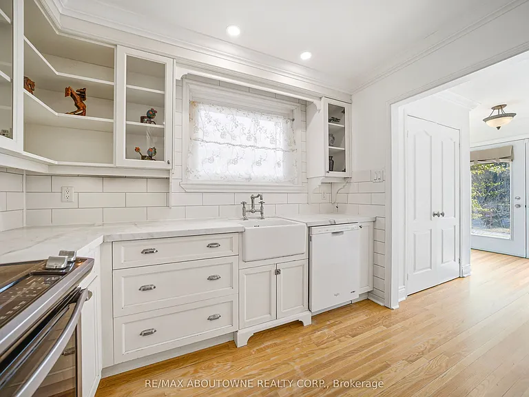 481 Anthony Dr — Photo 11