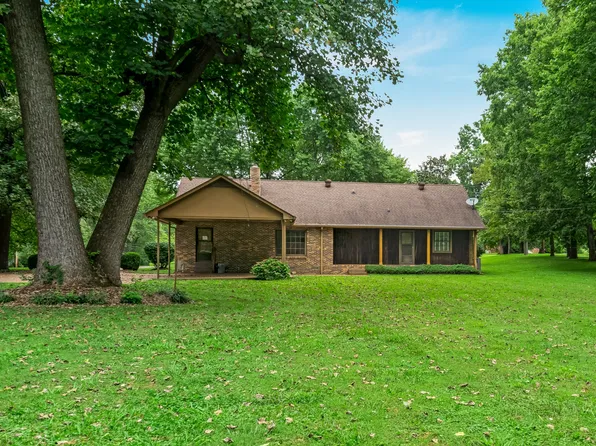 9039 Meadowlawn Dr E, Brentwood, TN 37027