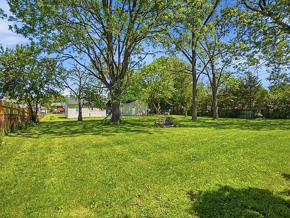 2nd image of 691 Basswood Rd