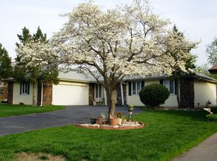 1636 E Walnut Lawn St, Springfield, MO 65804