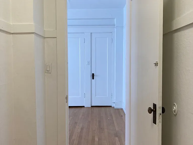 Virginian Apartments — Photo 10