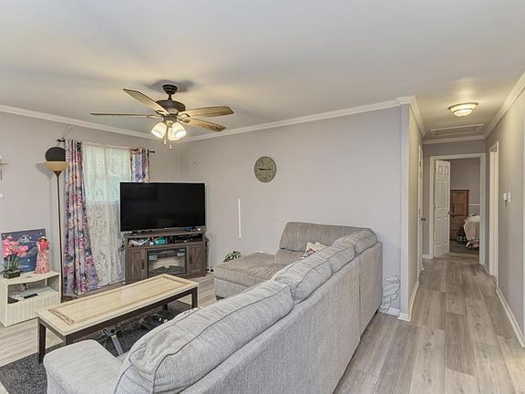 4th image of 105 Queenswood Rd
